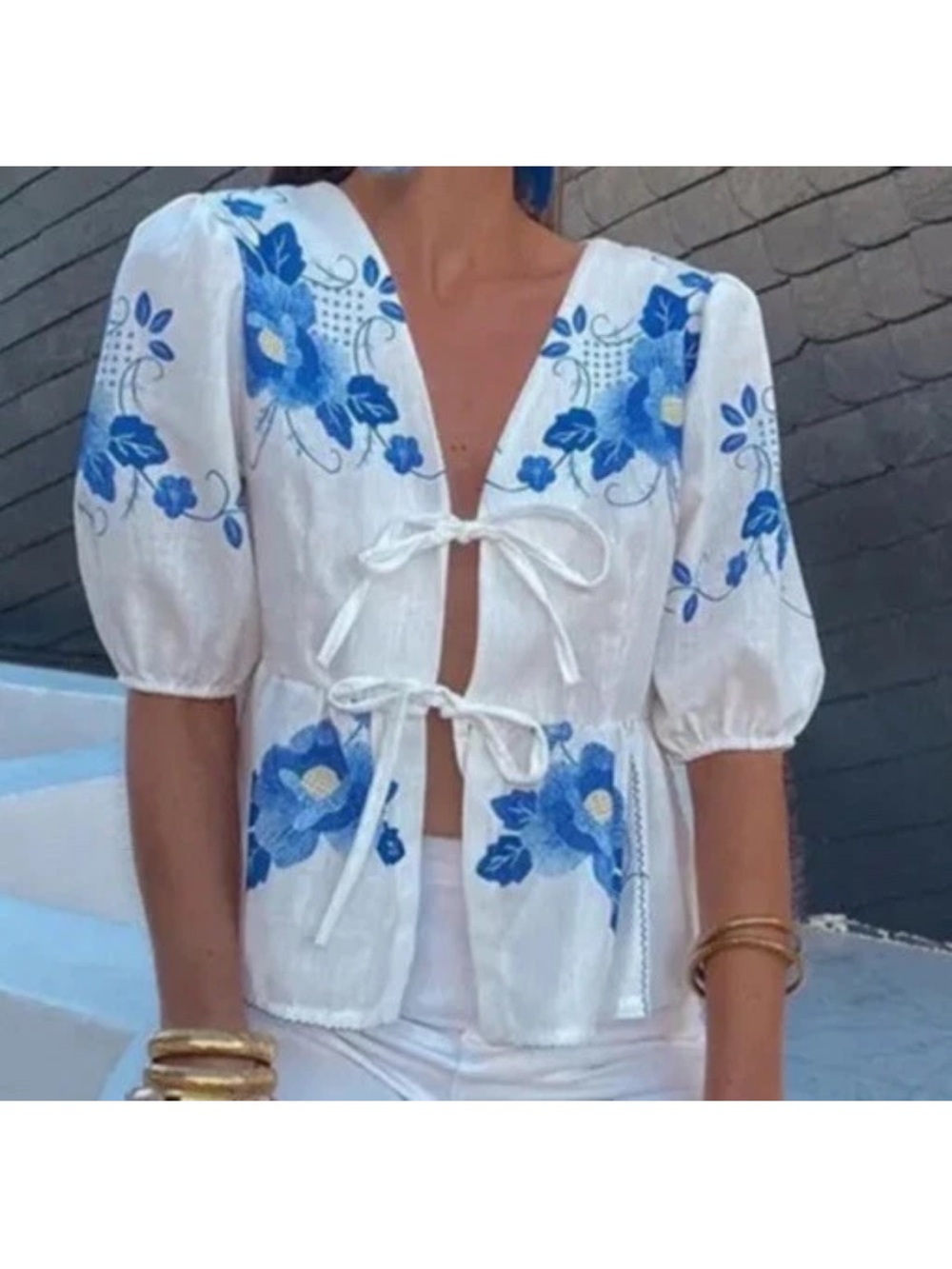 SundayUp White Blue Floral  M V-Neck Puff Sleeve Tie Front Top